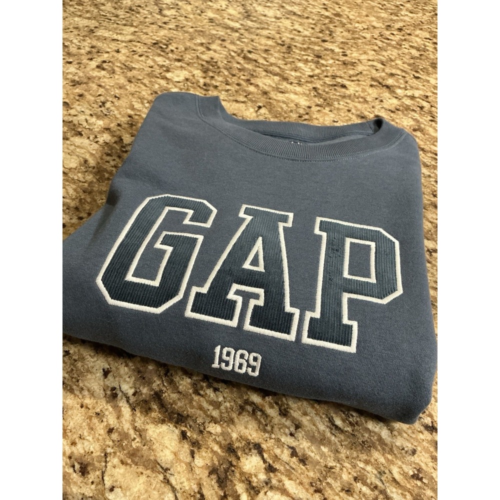 GAP 1969 Logo Sweatshirt Mens Medium Blue Gray Crewneck Fleece Varsity Pullover